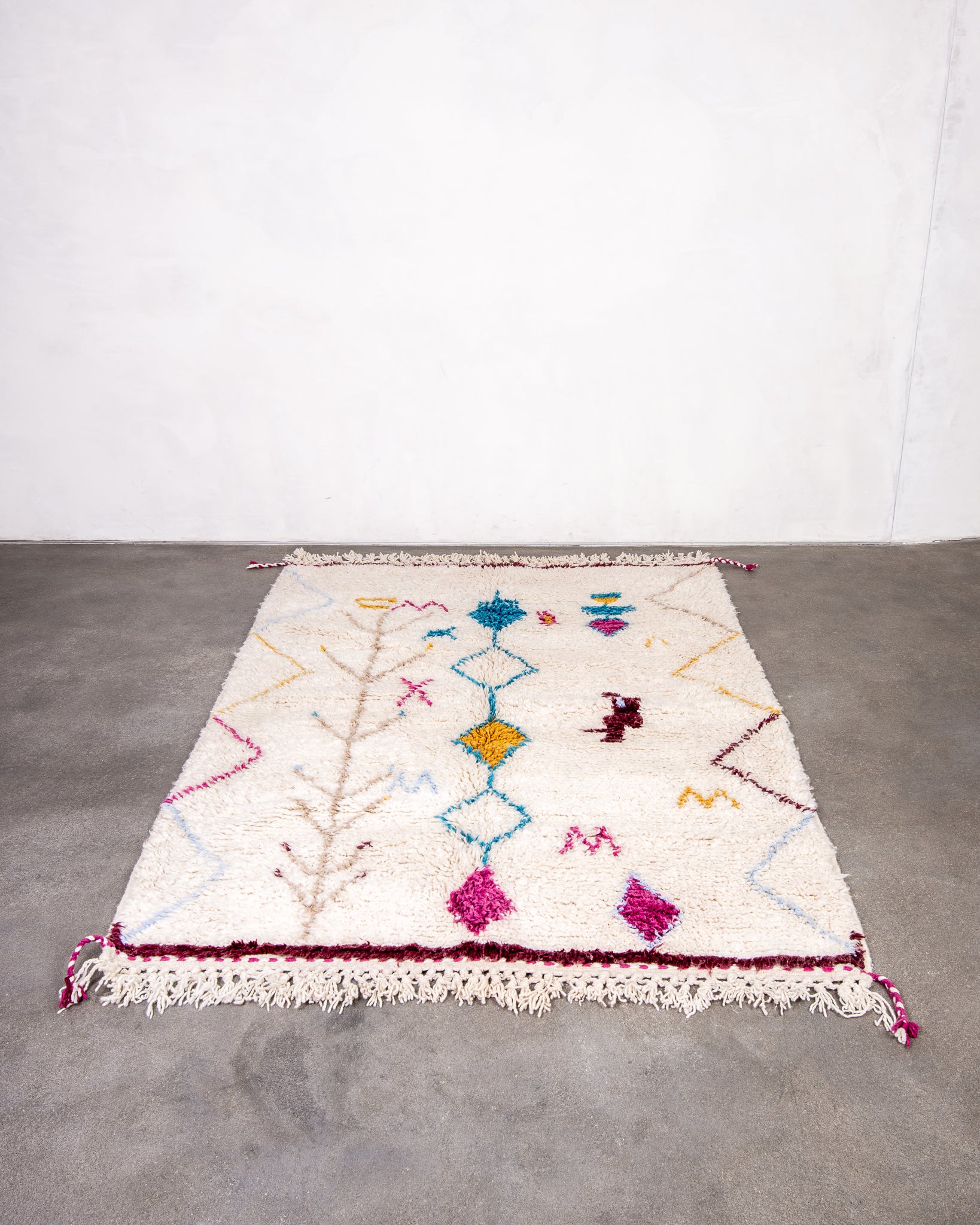 Modern designer handcrafted Berber rug from morocco Beniourain with beautiful colors and patterns